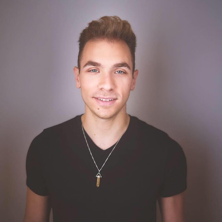Lars Mellis Headshot